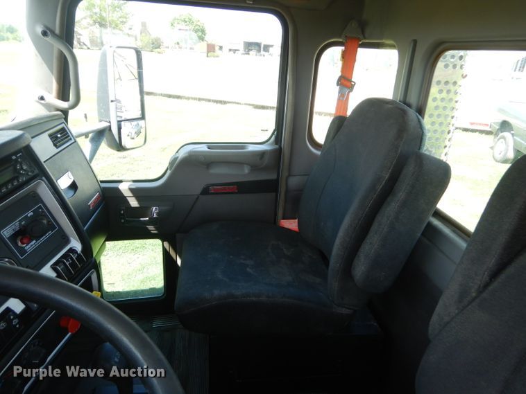 image for item GP9137 2013 Kenworth T660 semi truck