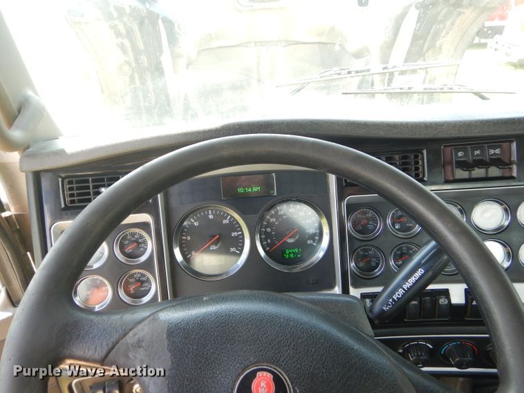 image for item GP9137 2013 Kenworth T660 semi truck