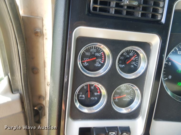 image for item GP9137 2013 Kenworth T660 semi truck