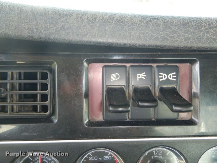 image for item GP9137 2013 Kenworth T660 semi truck