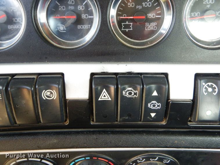 image for item GP9137 2013 Kenworth T660 semi truck