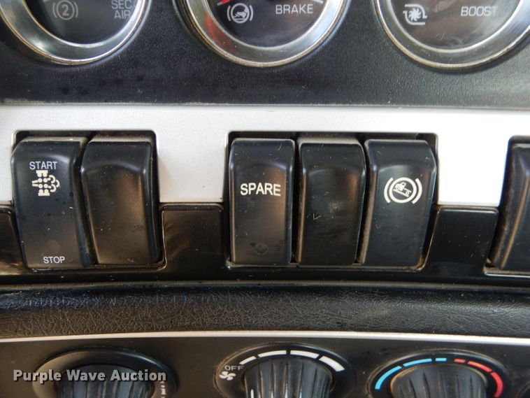 image for item GP9137 2013 Kenworth T660 semi truck