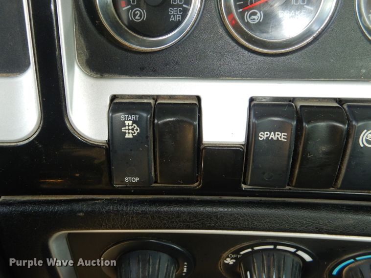 image for item GP9137 2013 Kenworth T660 semi truck