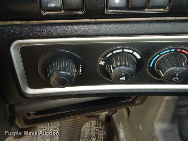 image for item GP9137 2013 Kenworth T660 semi truck