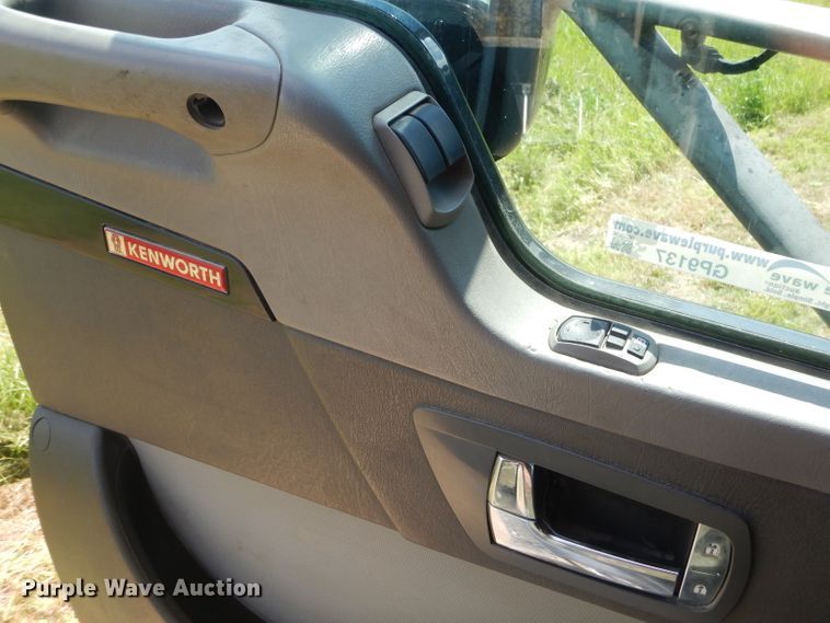 image for item GP9137 2013 Kenworth T660 semi truck