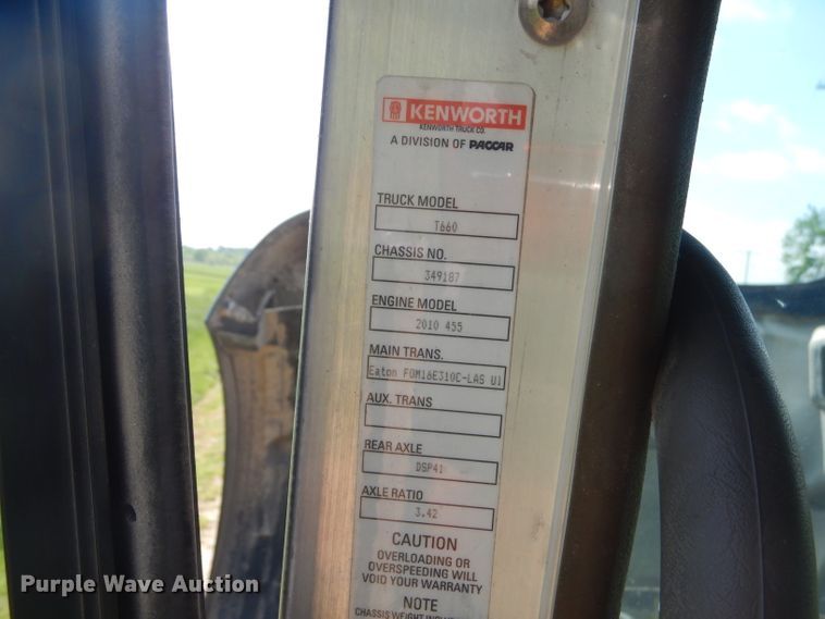 image for item GP9137 2013 Kenworth T660 semi truck