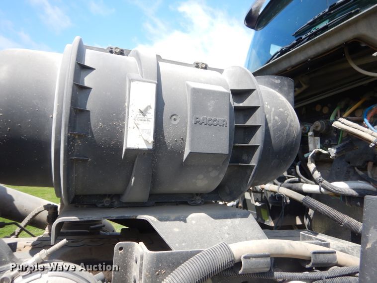 image for item GP9137 2013 Kenworth T660 semi truck