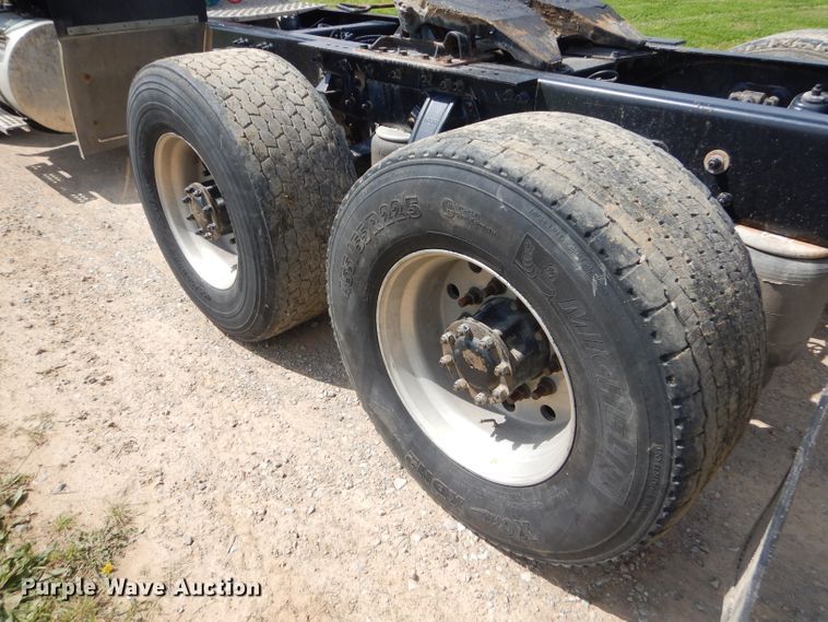 image for item GP9137 2013 Kenworth T660 semi truck