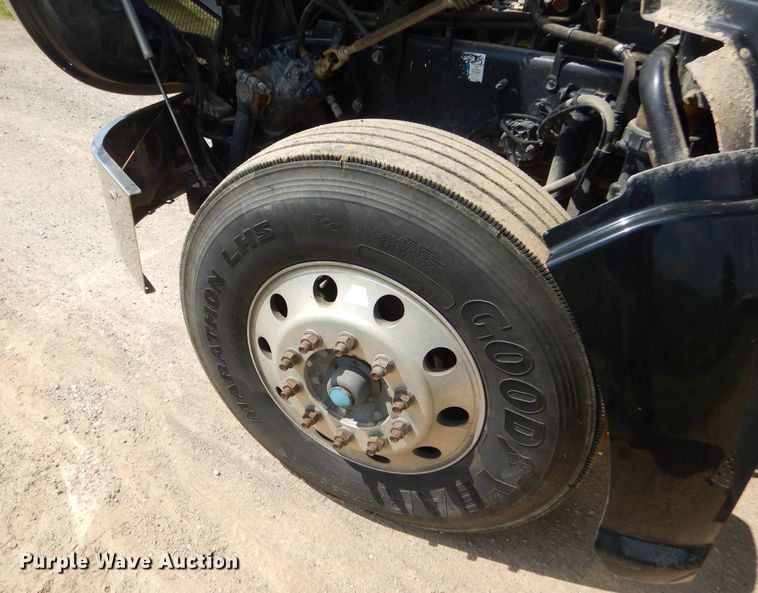 image for item GP9137 2013 Kenworth T660 semi truck