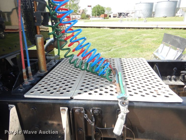 image for item GP9137 2013 Kenworth T660 semi truck