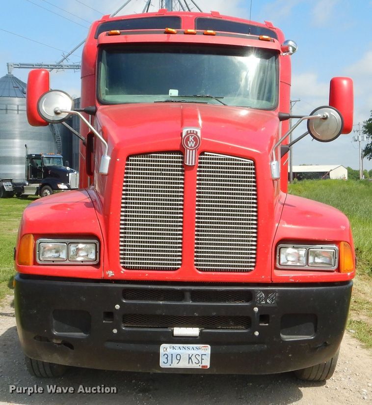 image for item GP9138 2007 Kenworth T600 semi truck