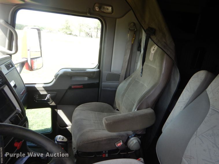 image for item GP9138 2007 Kenworth T600 semi truck