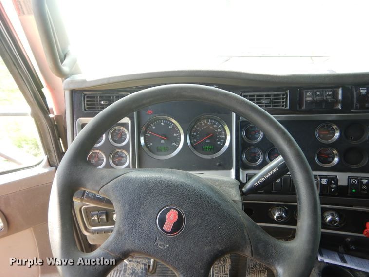 image for item GP9138 2007 Kenworth T600 semi truck