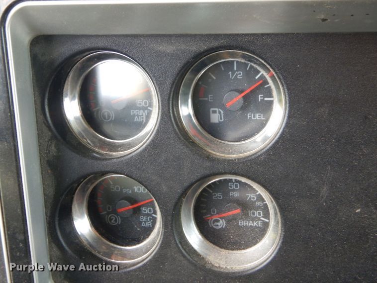 image for item GP9138 2007 Kenworth T600 semi truck