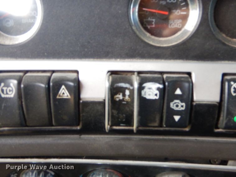 image for item GP9138 2007 Kenworth T600 semi truck