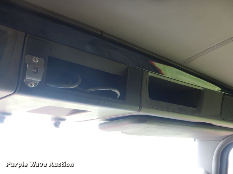 image for item GP9138 2007 Kenworth T600 semi truck