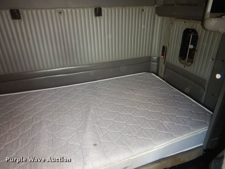 image for item GP9138 2007 Kenworth T600 semi truck