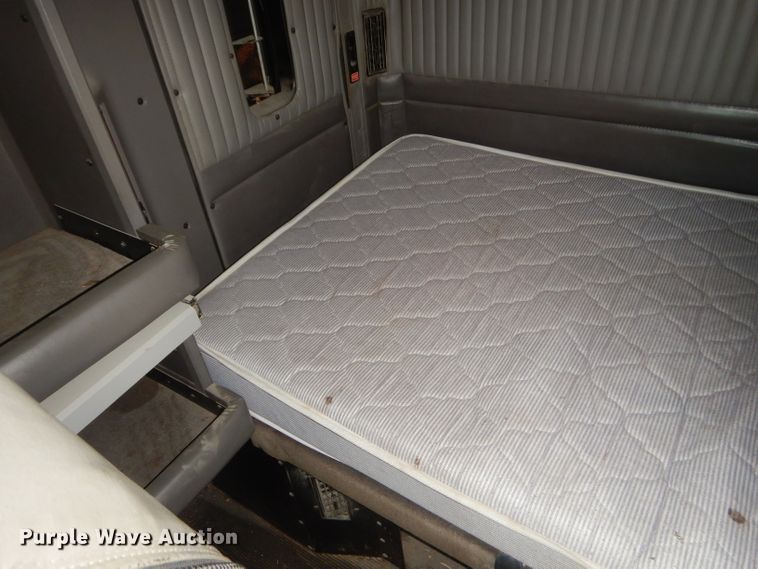 image for item GP9138 2007 Kenworth T600 semi truck