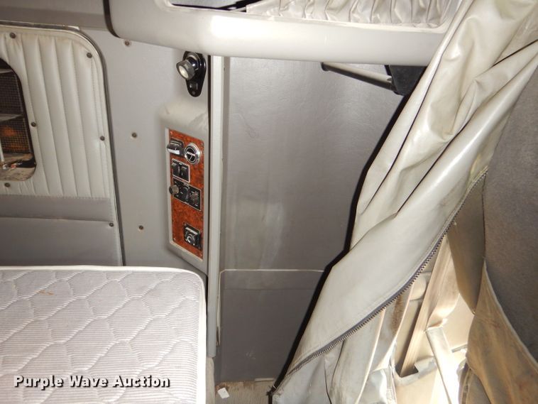 image for item GP9138 2007 Kenworth T600 semi truck