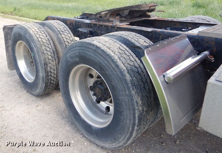 image for item GP9138 2007 Kenworth T600 semi truck