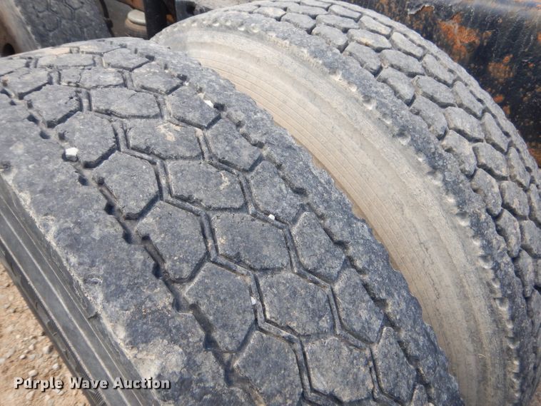 image for item GP9138 2007 Kenworth T600 semi truck