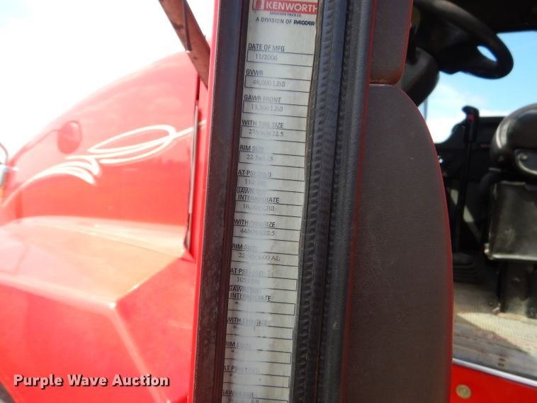 image for item GP9138 2007 Kenworth T600 semi truck
