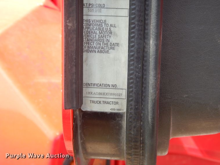 image for item GP9138 2007 Kenworth T600 semi truck