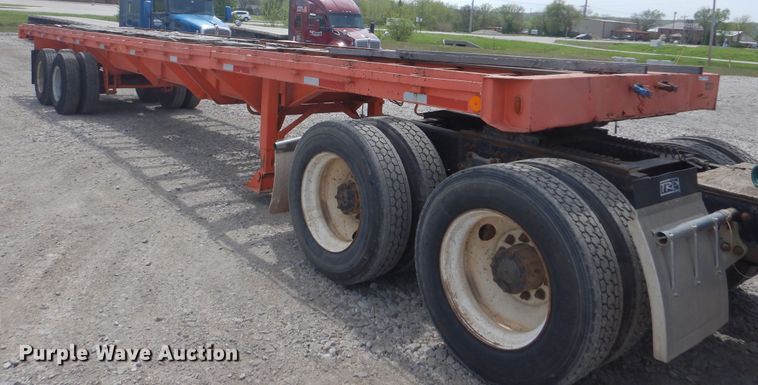 image for item GY9773 1971 Freuhauf flatbed trailer