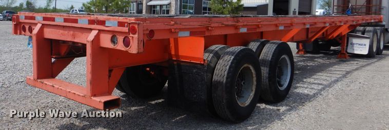 image for item GY9773 1971 Freuhauf flatbed trailer