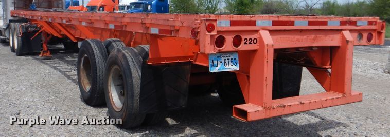 image for item GY9773 1971 Freuhauf flatbed trailer