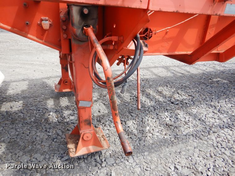 image for item GY9773 1971 Freuhauf flatbed trailer