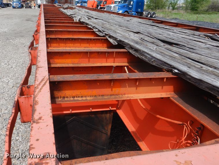 image for item GY9773 1971 Freuhauf flatbed trailer