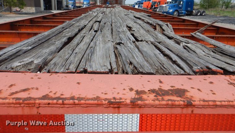 image for item GY9773 1971 Freuhauf flatbed trailer