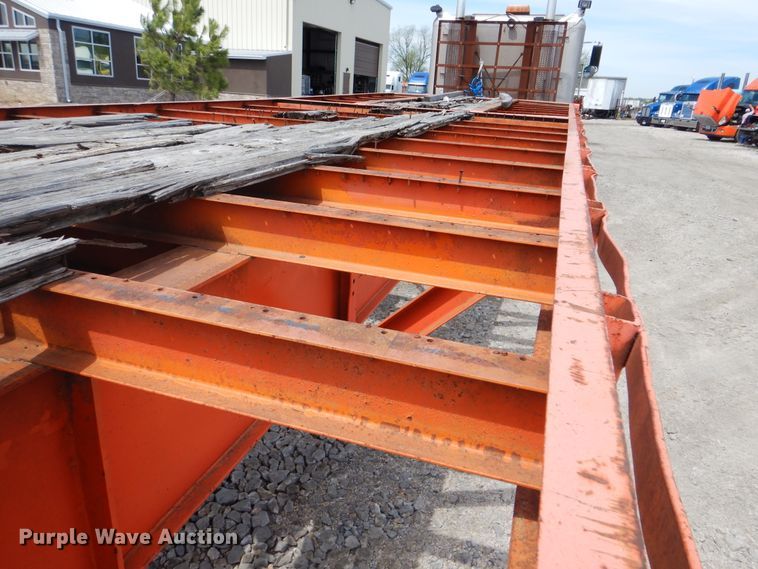 image for item GY9773 1971 Freuhauf flatbed trailer