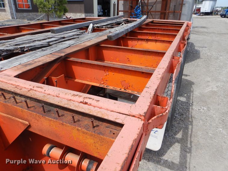 image for item GY9773 1971 Freuhauf flatbed trailer