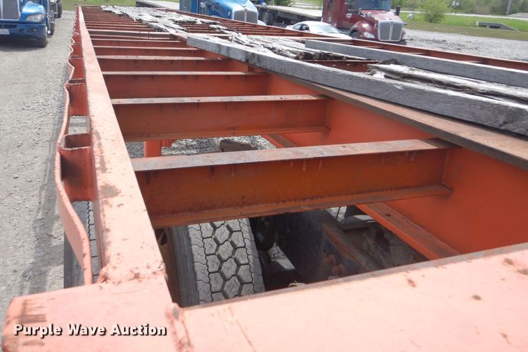 image for item GY9773 1971 Freuhauf flatbed trailer