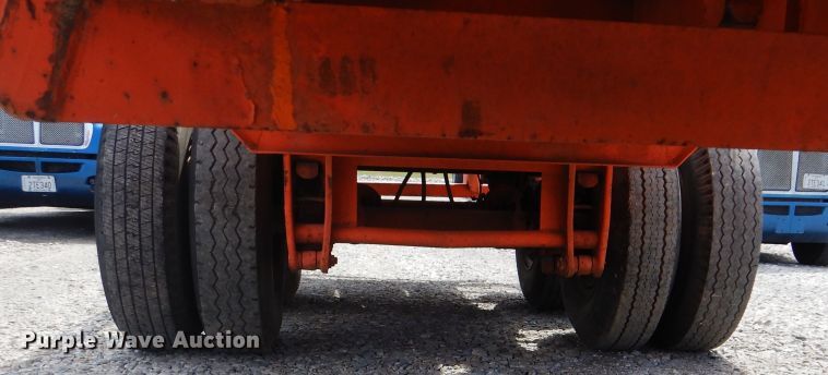 image for item GY9773 1971 Freuhauf flatbed trailer