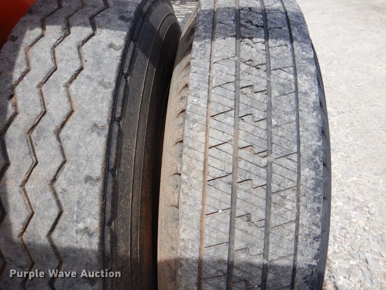 image for item GY9773 1971 Freuhauf flatbed trailer