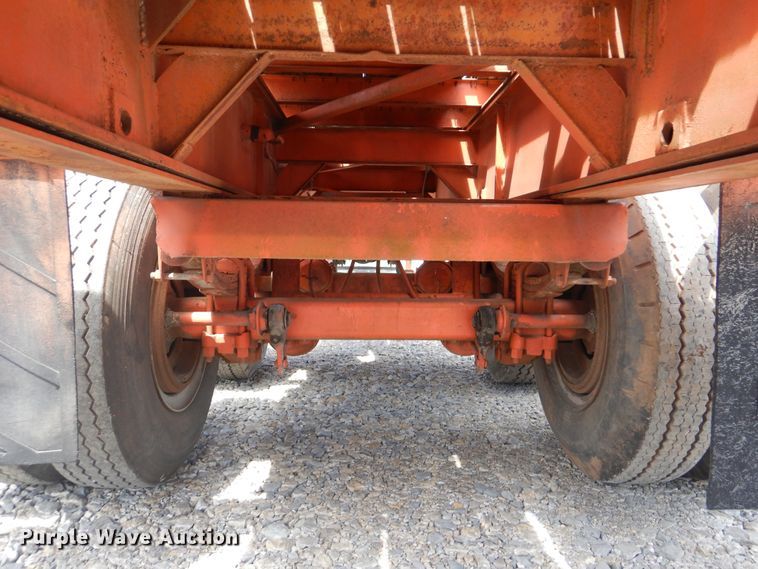 image for item GY9773 1971 Freuhauf flatbed trailer