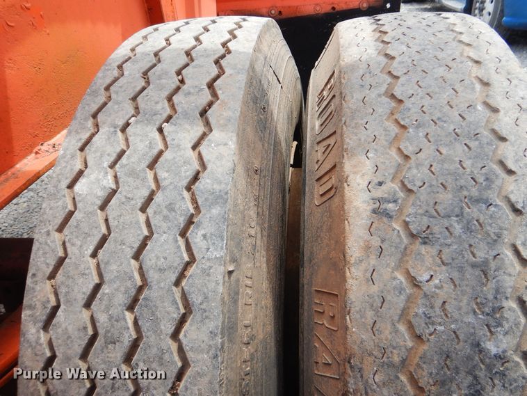 image for item GY9773 1971 Freuhauf flatbed trailer