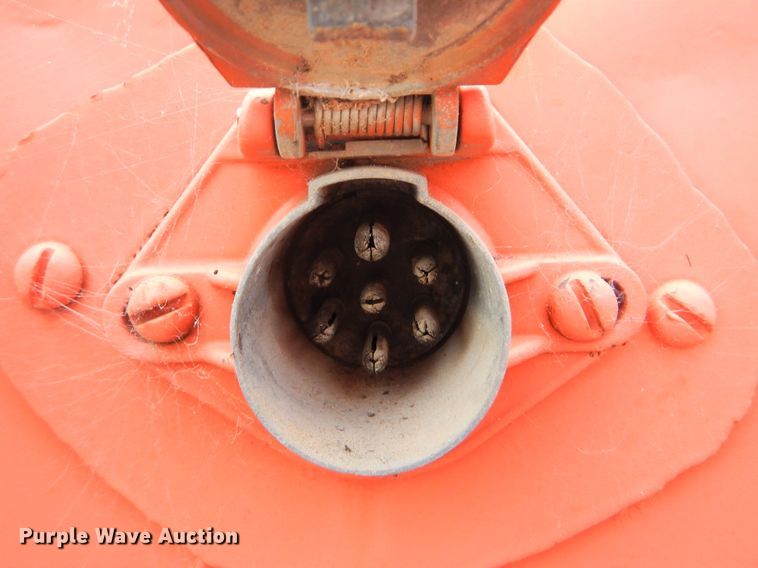 image for item GY9773 1971 Freuhauf flatbed trailer