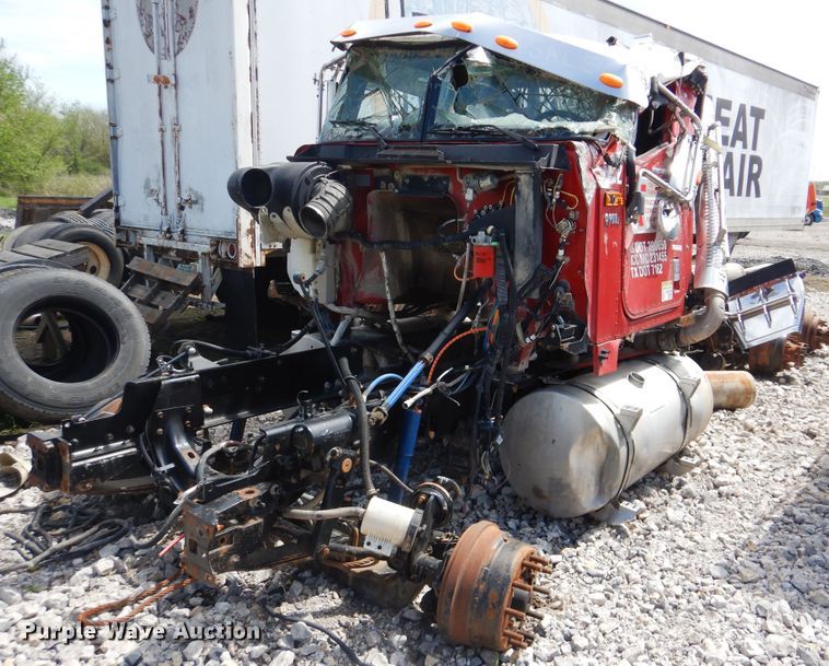 image for item GY9775 2011 International 9900i semi truck