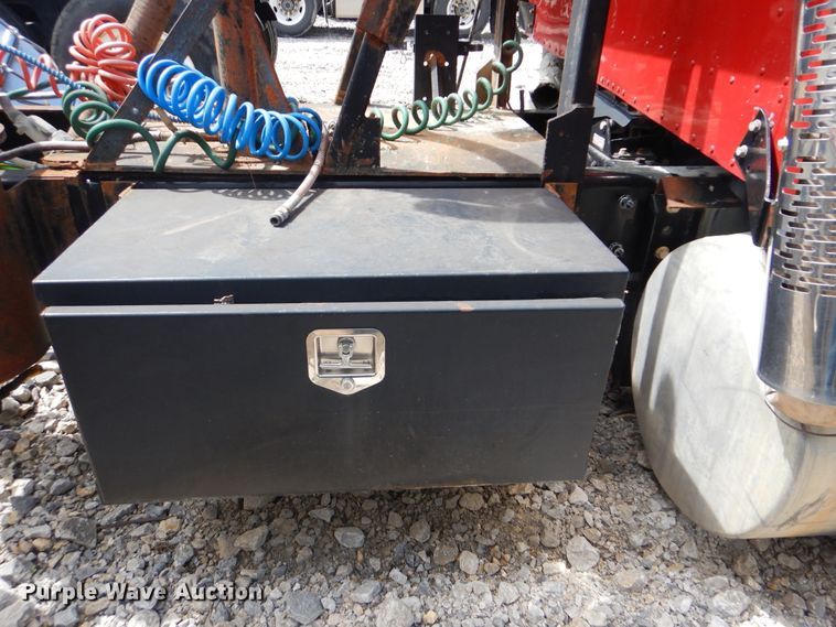 image for item GY9775 2011 International 9900i semi truck