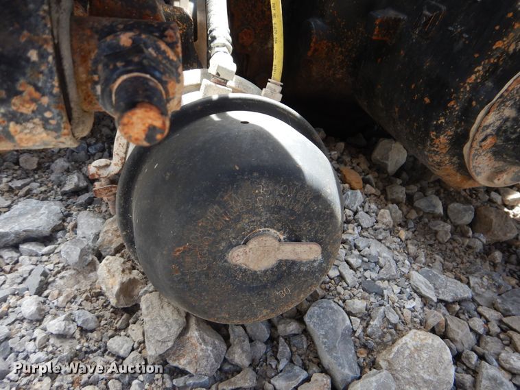 image for item GY9775 2011 International 9900i semi truck