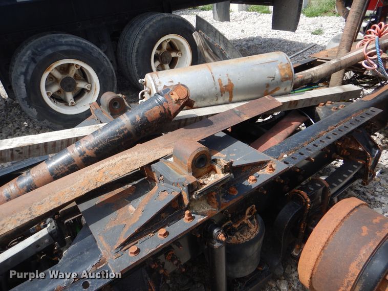 image for item GY9775 2011 International 9900i semi truck