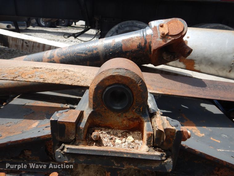 image for item GY9775 2011 International 9900i semi truck