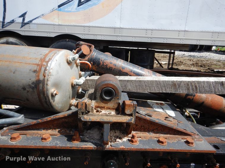 image for item GY9775 2011 International 9900i semi truck