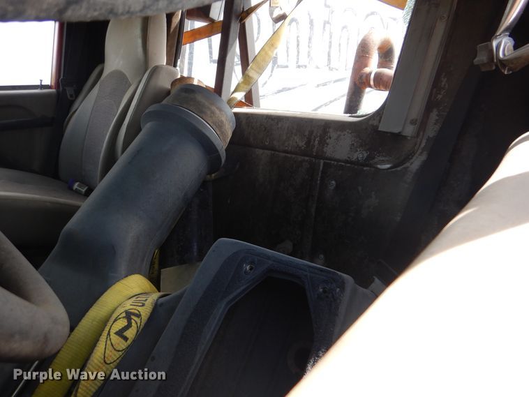 image for item GY9775 2011 International 9900i semi truck