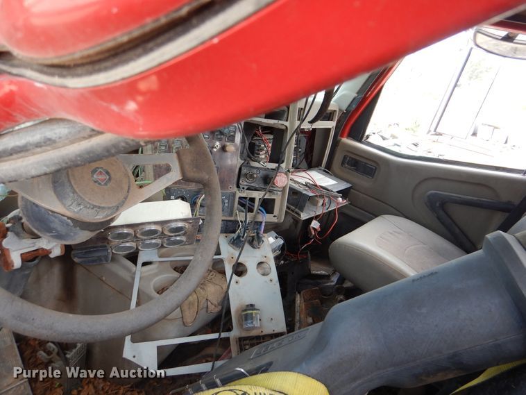 image for item GY9775 2011 International 9900i semi truck