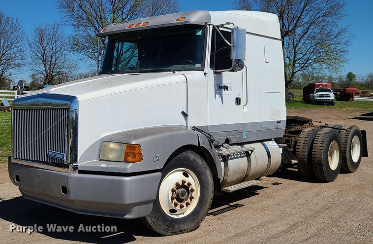 image for item L1407 1996 Volvo WIA semi truck
